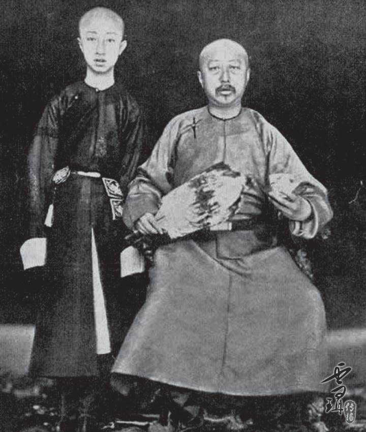 醇亲王奕譞与他的儿子,日后的摄政王载沣.