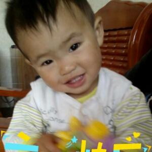 小何
