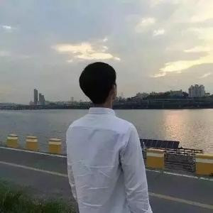 钟情于她