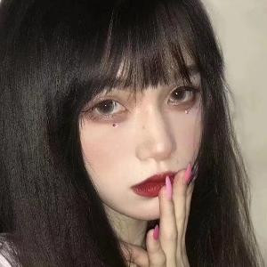 女