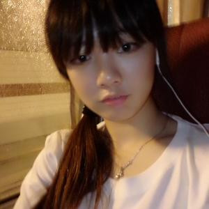 月涩晚中央