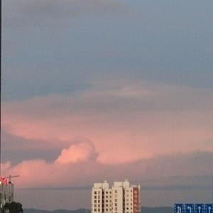 一个小男孩