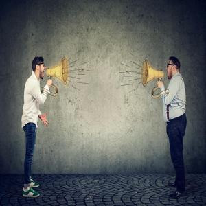 (两个人形影不离