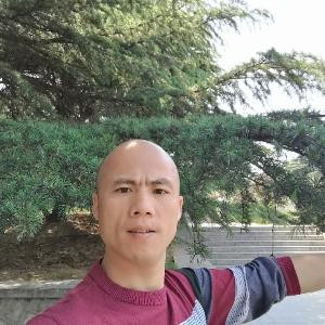 王田良看书