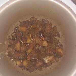 满满一锅红烧肉