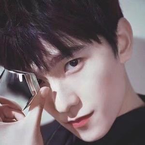 杨洋一笑很倾城