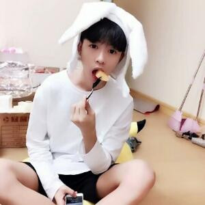 稚气少年霸气拽