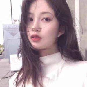 胸大臀翘身形美