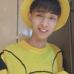 笑容背后是痛苦