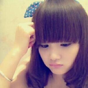 拥抱幸福的女孩