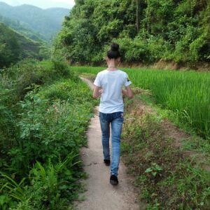 放大的眯眯眼