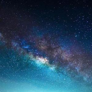 天空白云飞