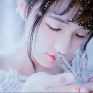 泪顺着脸庞滑落