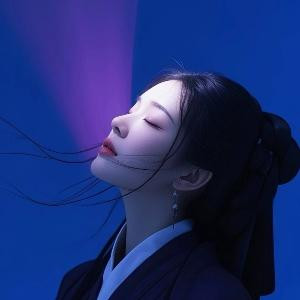 依偎轻语