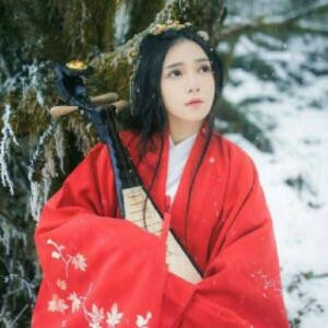 红妆美人醉卧榻