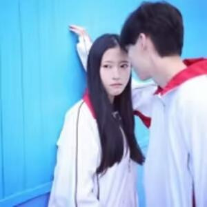 粉色少女
