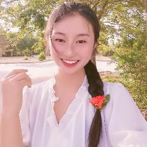 一个爱看书的猪