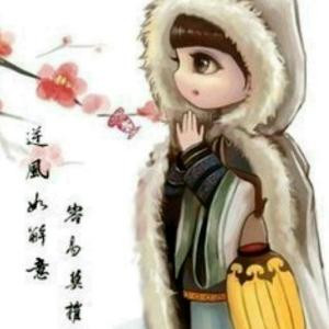 佳人持扇掩笑颜