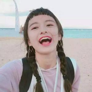 爱上书的小云朵