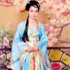 彼岸花下哲云舒