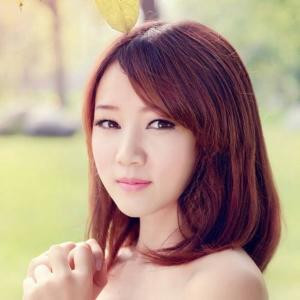 爱读书的小女孩