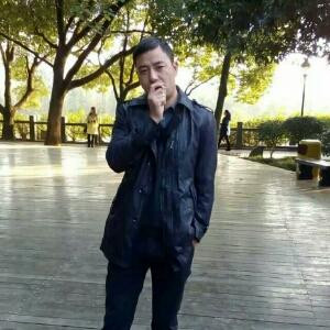 这个男人不太冷