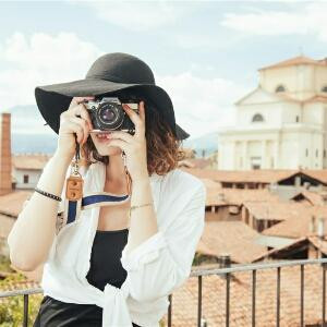 皮肤变白的军官