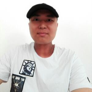 黄健