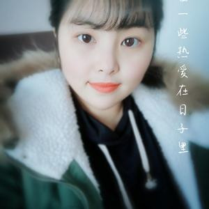 采蘑菇的小姑娘