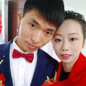 且与情深共白头