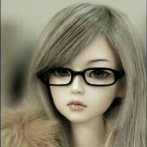 装疯卖傻的女孩