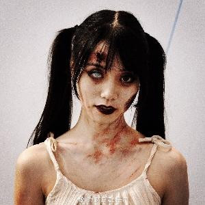 悦楠倾风微微笑