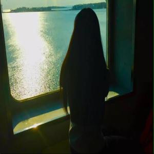 打翻瓶子的柠檬