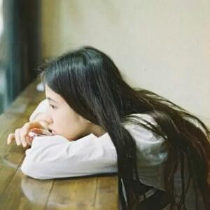 小E