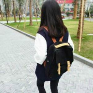 于是爱上了她