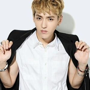 巴黎塔下的璃玛