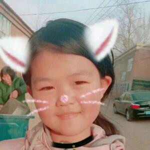 笑时像个疯子，哭时像个傻子