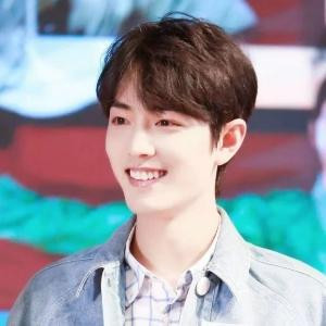 以女王的姿势`俯视全世界