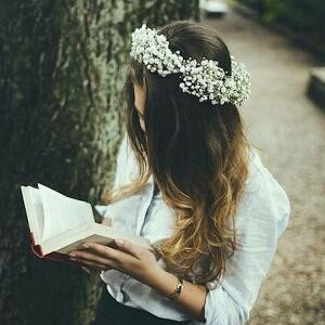 ヮ随风飞舞的发丝