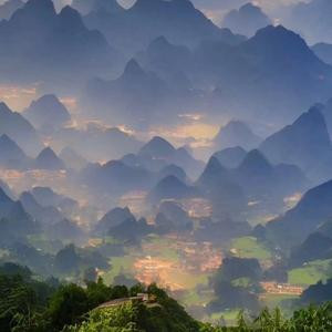 云山苍苍