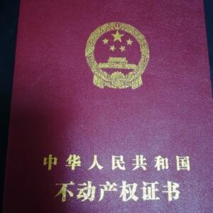 抱头靠墙蹲好了