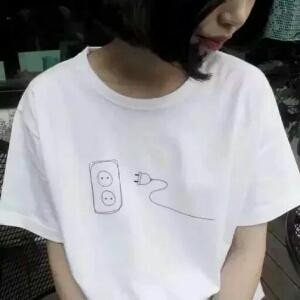 此女很二