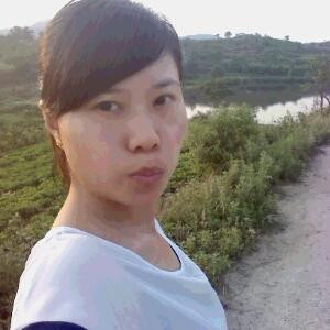 爱看书的小妞